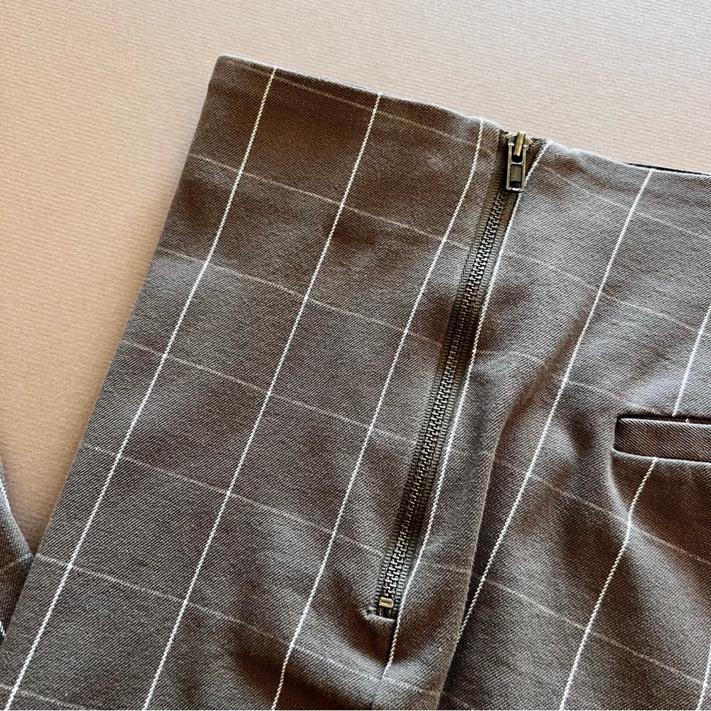 Taupe Grid Pattern Ankle Cropped Dress Pants - Picture 7 of 15